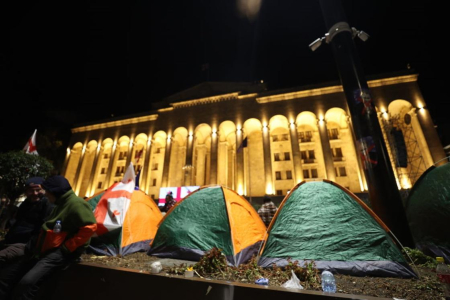 Протесты в Грузии: полиция разогнала многотысячную акцию протеста в Тбилиси, а Зурабишвили заявила, что не уйдет до новых выборов